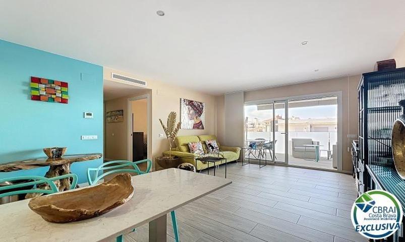 En venta – Apartamento con vista al mar y terraza orientada al sur en Santa Margarita, Roses photo 0