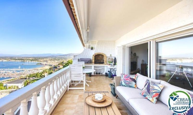 Exclusivo apartamento con vistas panorámicas al mar, puerto pesquero y la bahía de Rosas photo 0