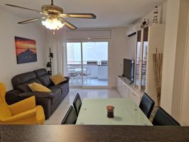 Apartamento en venta en el centro de Roses, a solo 80 metros del mar. photo 0