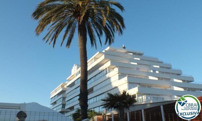 Apartamento con licencia turística en Roses, 2 habitaciones, 53 m² photo 0