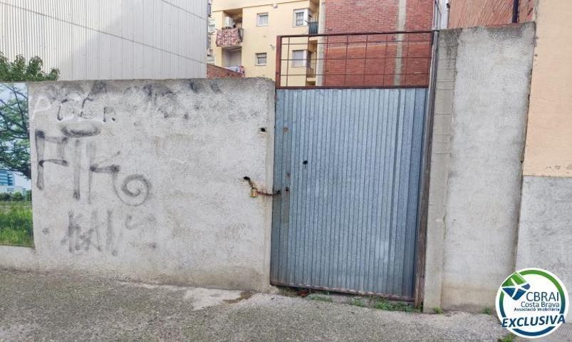 Venta de terreno para construir un edificio en Figueres. photo 0