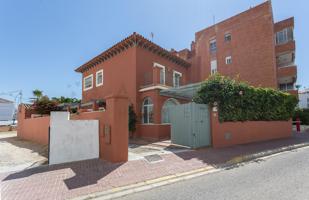 Un chalet independiente de estilo andaluz, ubicado en una de las zonas más cotizadas de Rota, junto a Virgen del Mar photo 0