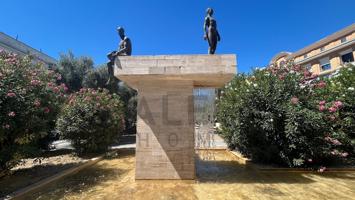Oportunidad en el Centro de Jerez: Vivienda de 3 Dormitorios con Patio Privado y Trastero photo 0