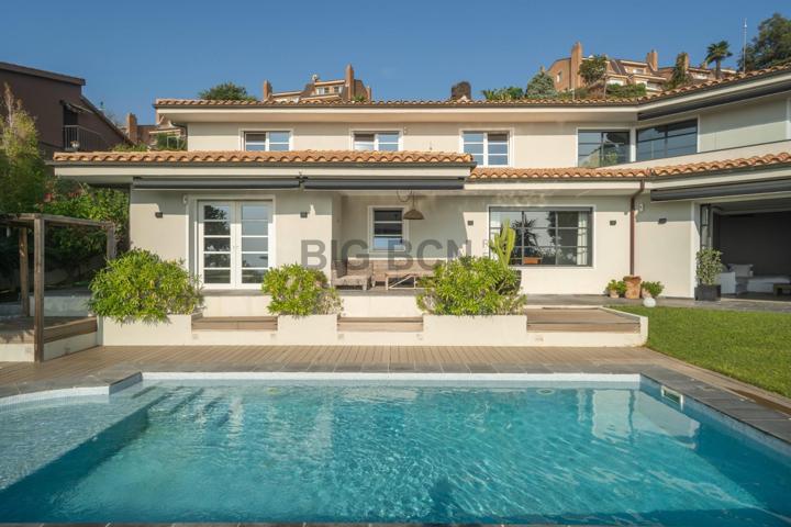 Exclusiva casa con vistas a Barcelona photo 0