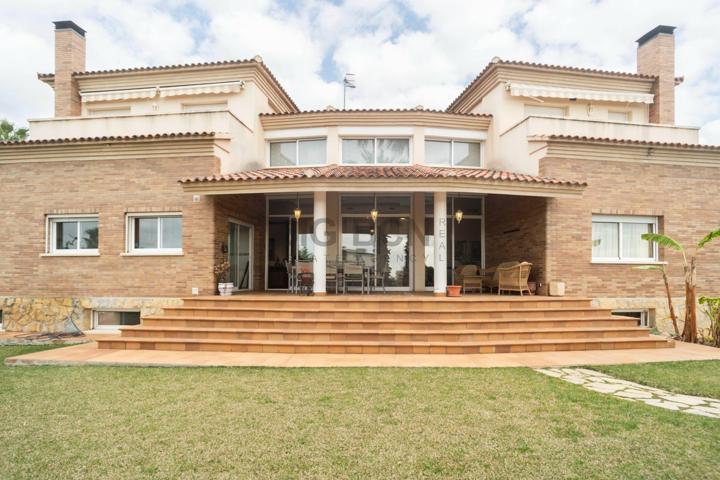 FANTASTICA CASA DE LUJO A POCOS METROS DE LA PLAYA photo 0