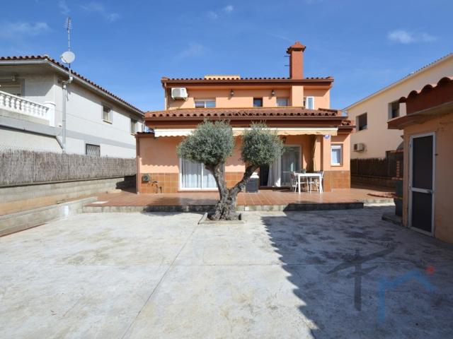 Unifamiliar Separadas En venta en Abrera photo 0