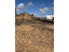 Casa en ruinas con proyecto y licencia de restauracion en La Caldereta - La Oliva photo 0