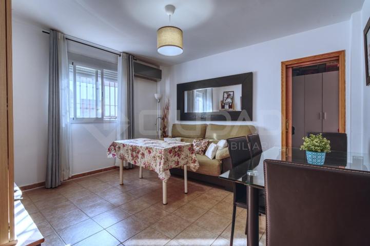 Se vende planta baja en Gelves de 90 m². photo 0