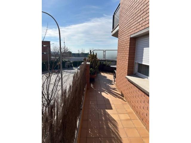 Espectacular piso con terraza y 4 hab. en centro de Caldes photo 0