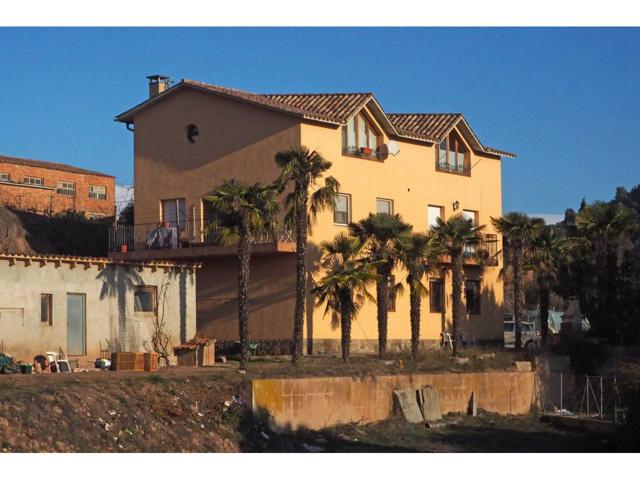 Piso en venta en la mejor zona de Moià, con 1700m2 de solar rústico photo 0