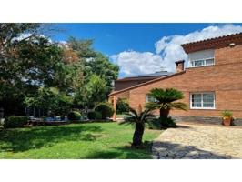 Casa-chalet en venta en Palau-solità i Plegamans photo 0