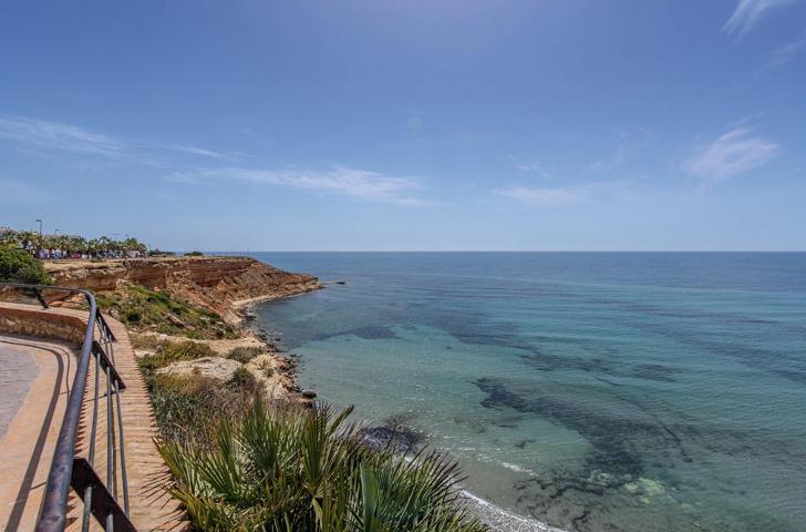 URBANIZACION CERRADA DE OBRA NUEVA EN TORREVIEJA A SOLO 700M DE LA PLAYA photo 0