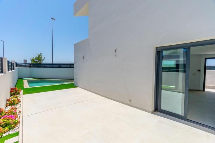 VILLA PAREADA DE NUEVA CONSTRUCCIÓN EN BENIJOFAR photo 0