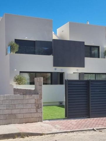 Adosados en venta en Cox - 44 casas modernas con grandes comodidades photo 0