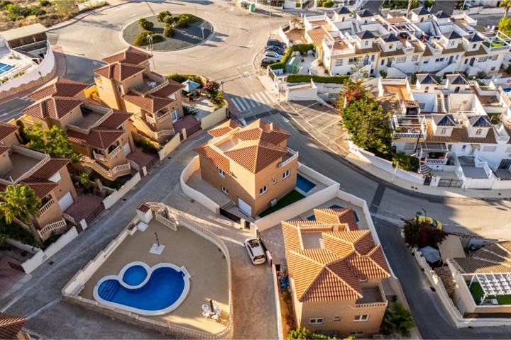 VILLA DE NUEVA CONSTRUCCIÓN EN ROJALES photo 0