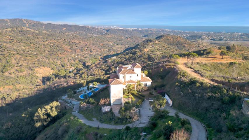 Villa en una gran parcela con vistas panorámicas al mar photo 0