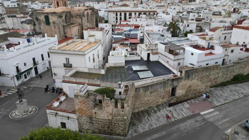 CASA EN EL CENTRO HISTÓRICO DE TARIFA SOBRE LA MURALLA MEDIEVAL. photo 0