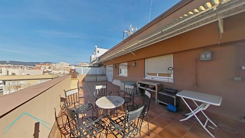 Exclusivo ático con terraza y vistas panorámicas en Ca n'Aurell, Terrassa. photo 0