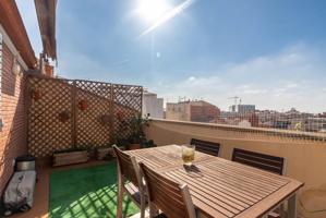 Dúplex con terraza, luminoso, espacioso y con excelente ubicación. photo 0