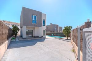 Villa En venta en Adeje photo 0