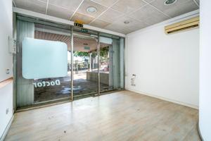 Se vende local comercial y almacén anexo de 129 m2 en Magalluf photo 0