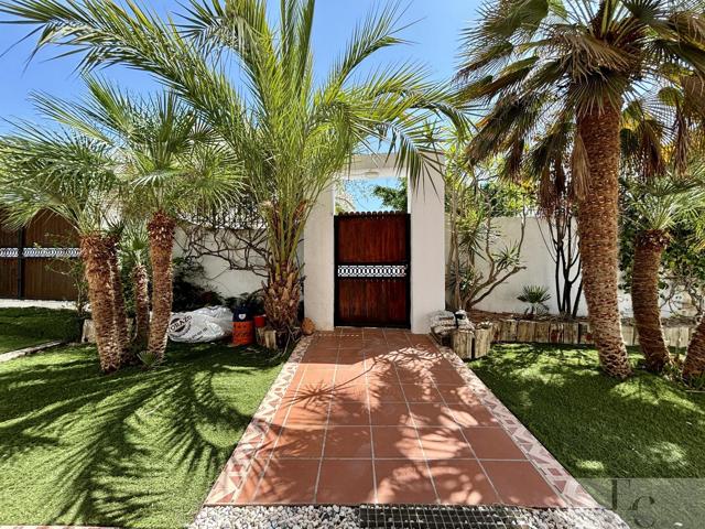 Casa En venta en Pueblo Español - Coveta Fumá, El Campello photo 0