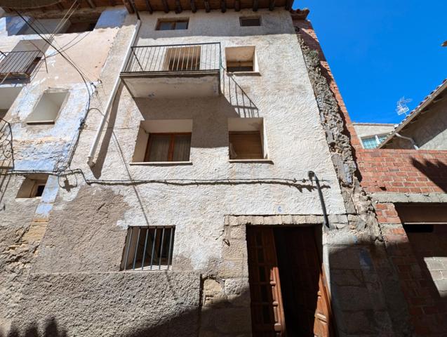 Casa con patio y terraza en el casco antiguo de La Fresneda photo 0