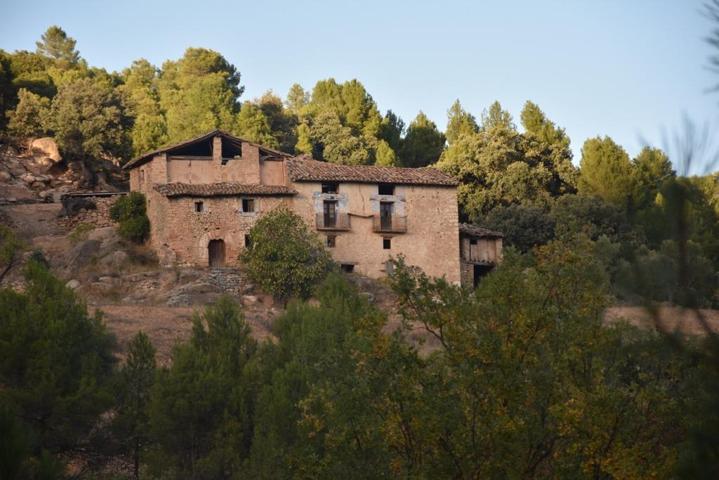 Finca con gran masía en Monroyo photo 0