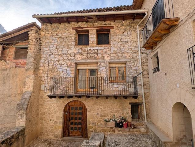 Casa con patio en Valderrobres photo 0
