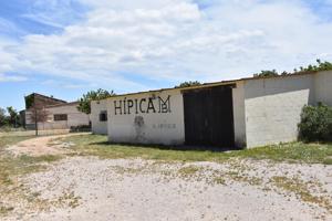 Finca rústica con hípica en Cretas photo 0
