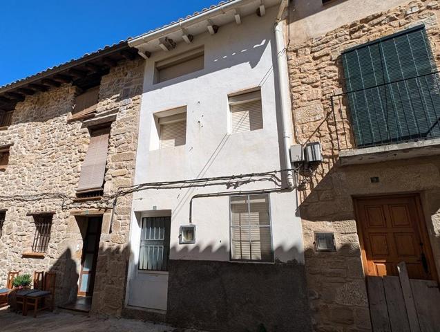 Casa con garaje y terraza en La Fresneda photo 0