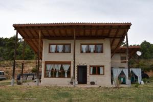 Casa sostenible en la montaña photo 0
