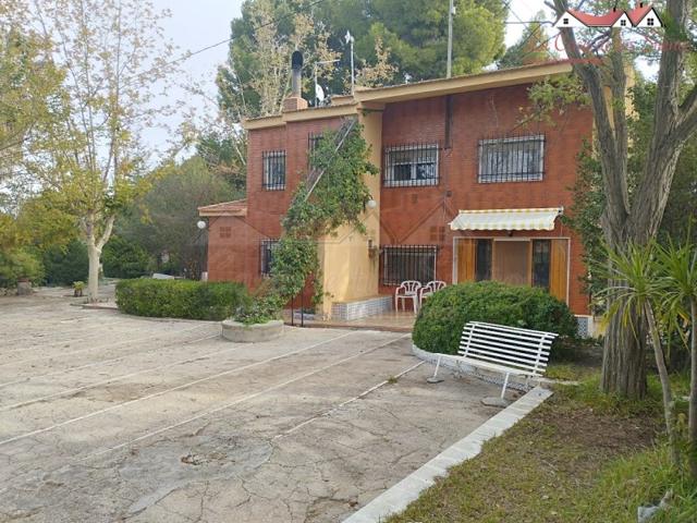 Villa En venta en Sax photo 0