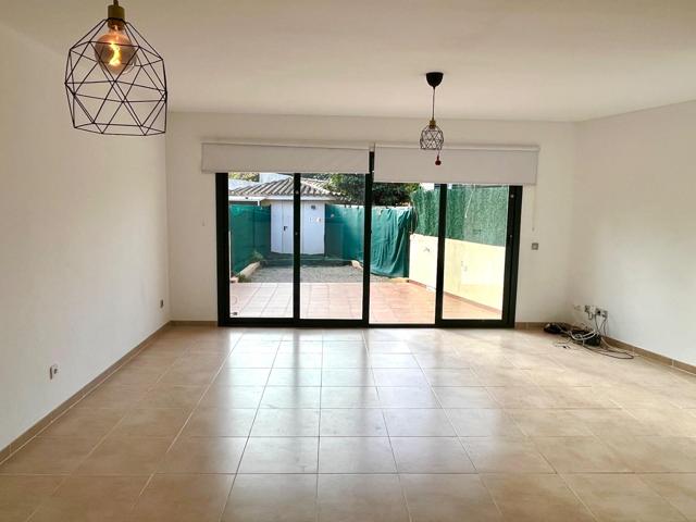 CHALET ADOSADO SIN MUEBLES ZONA LA CABANETA photo 0