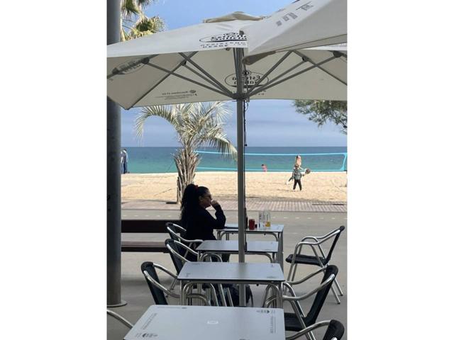 Venta de restaurante C3 en Badalona amplia terraza 60 mesas photo 0