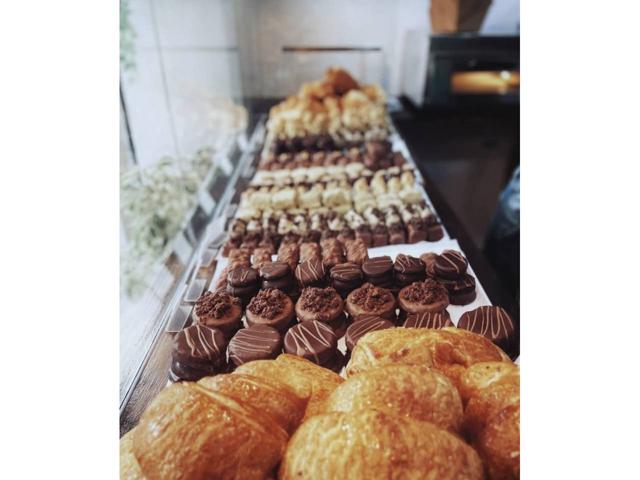Traspaso pasteleria reposteria con obrador en gracia photo 0