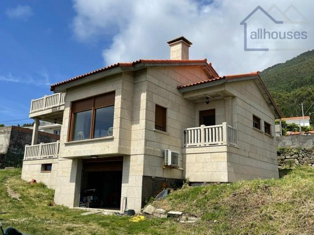 Chalet de piedra rodeado de naturaleza con unas vistas inmejorables al océano atlántico photo 0