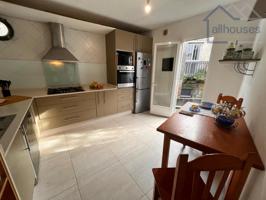 Casa con terraza y asador en Marín, en un entorno encantador frente a plaza emblemática. photo 0