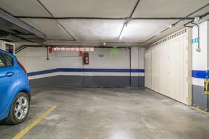 Garaje de 24 m2 en venta junto al Paseo del Emperador Carlos V photo 0
