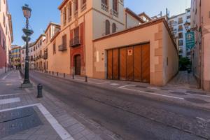 TRATESTERO EN VENTA EN EL CENTRO DE GRANADA photo 0
