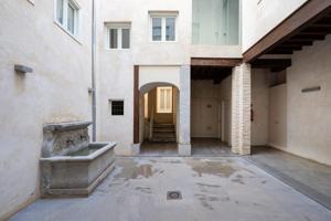 Impresionante piso en dos alturas en el corazón de Granada photo 0