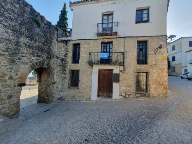 Venta de una casa en Úbeda photo 0