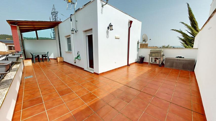 MAGNIFICA CASA ADOSADA EN VILLAFRANCA, CON 3 DORMITORIOS, 3 BAÑOS, AMPLIA TERRAZA, GARAJE y PISCINA photo 0