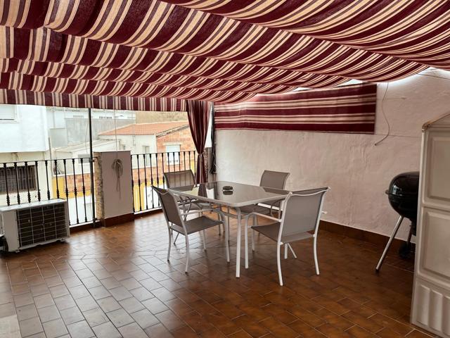 'Moderna Vivienda Reformada en el Barrio del Naranjo con Terraza y Chimenea' photo 0