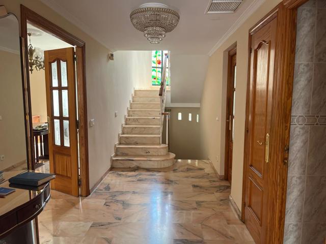 Espaciosa vivienda familiar con sótano, buhardilla, amplio patio y dos terrazas photo 0