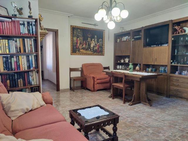 AMPLIA VIVIENDA CON ASCENSOR JUNTO A LA AV. BARCELONA!!!! photo 0