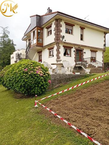 Impresionante propiedad en Boo de Piélagos, gran chalet y nave para varios usos. Finca de 2400 m photo 0