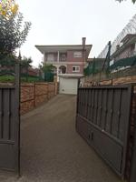 IMPRESIONANTE CHALET EN ASTILLERO photo 0