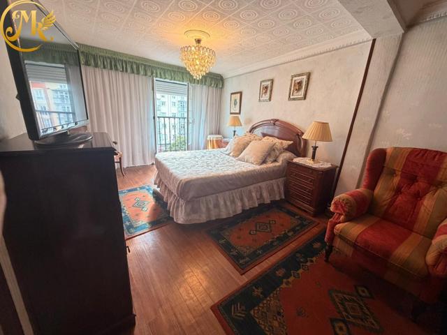 CALLE BURGOS PRIMERA LÍNEA. IMPRESIONANTE VIVIENDA CON 3 HUECOS AL SUR. photo 0