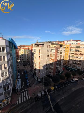 Piso exterior de 3 habitaciones con ascensor en zona Cuatro Caminos. photo 0